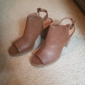 Never worn sz 8.5, LC Lauren Conrad Tan Booties